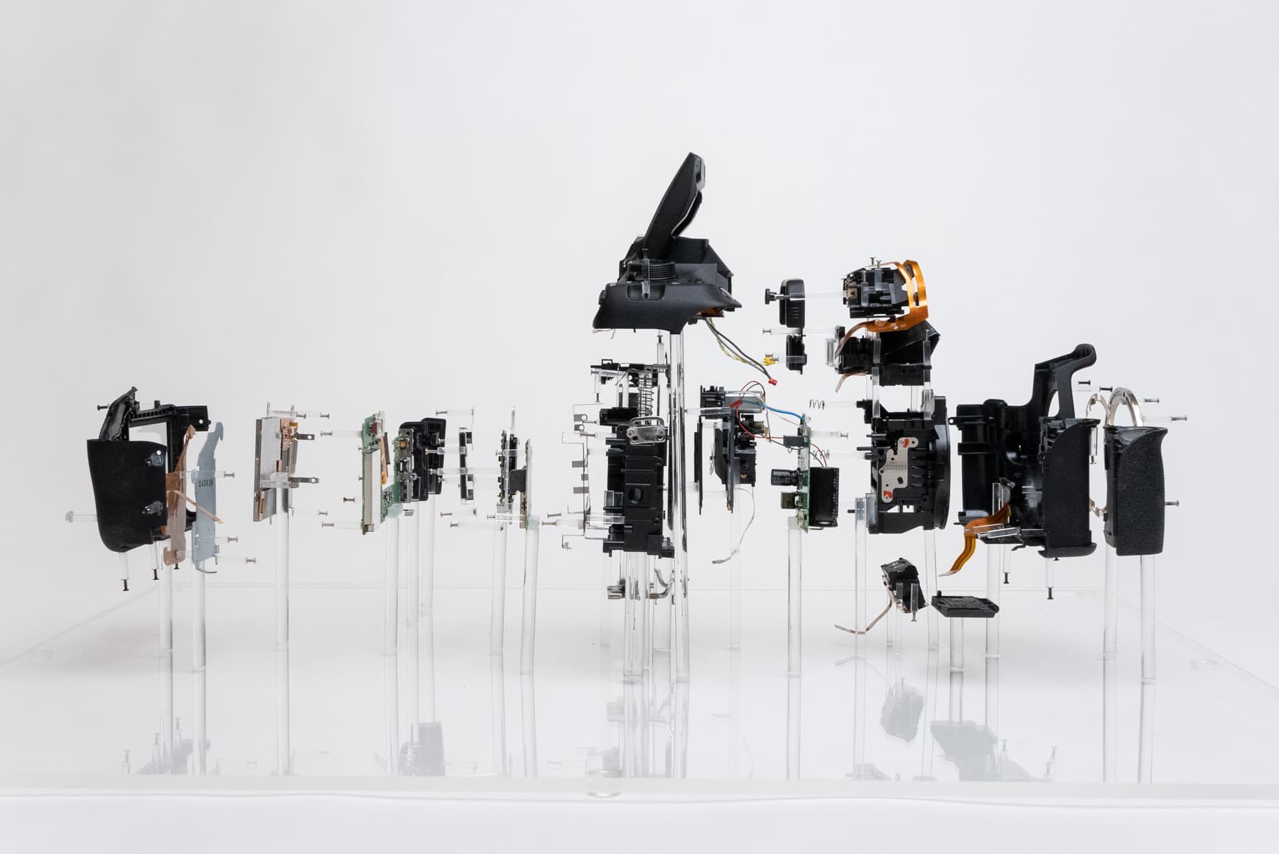 Side view of the final model. Most pieces like the PCBs are quite thin, with only the mirror box, spine piece, and outer shell being noticeably thicker.